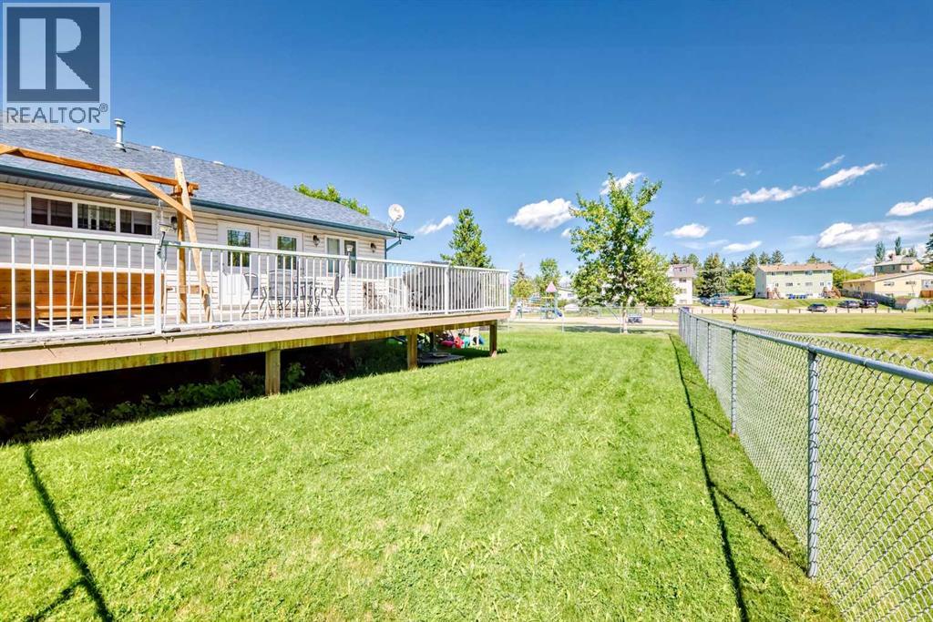 Photo 11 of 5515 52 Avenueclose, Innisfail AB