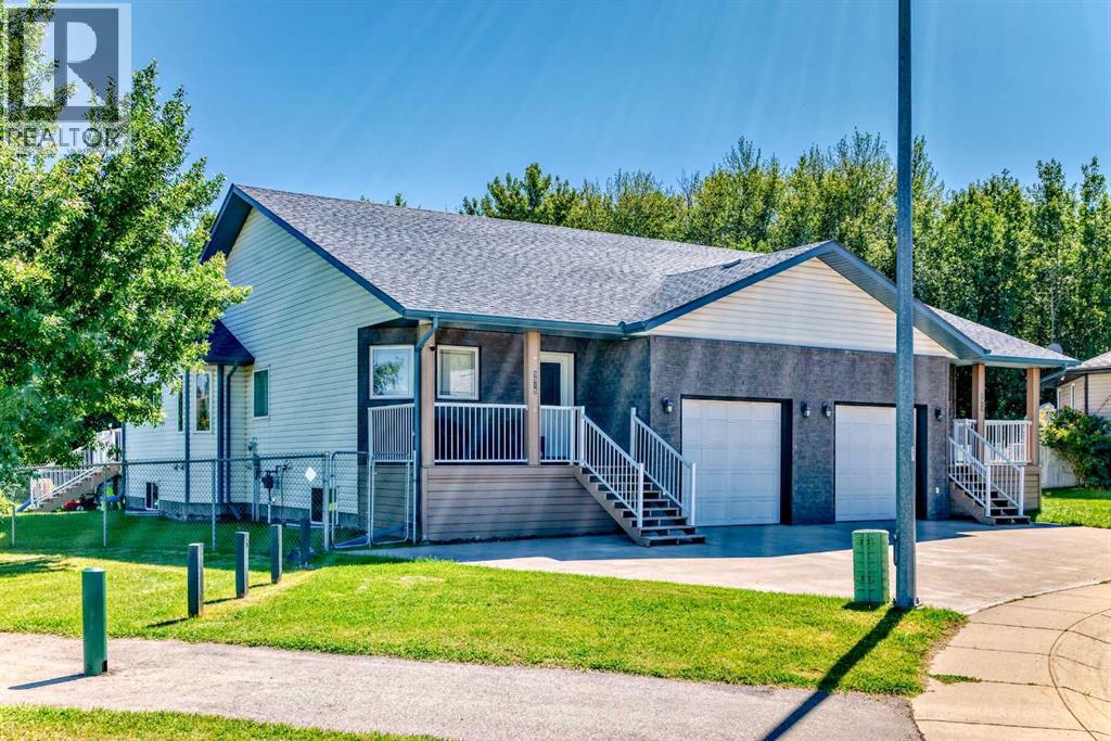 Photo 2 of 5515 52 Avenueclose, Innisfail AB