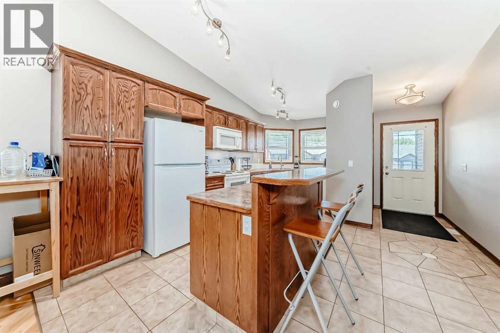 Photo 4 of 5517 52 Avenueclose, Innisfail AB