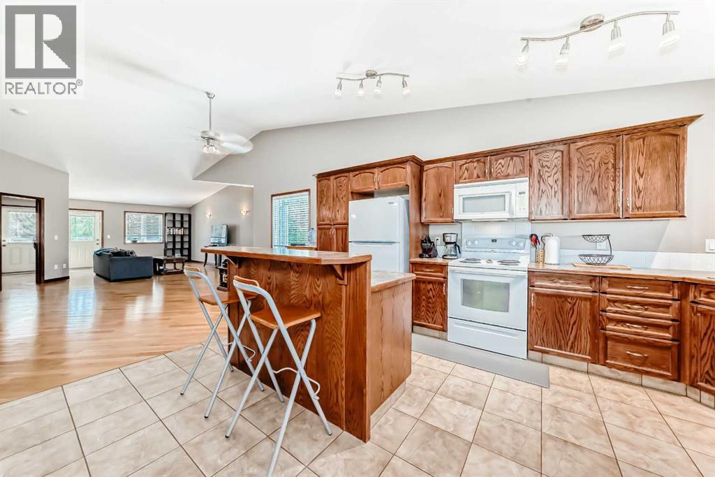 Photo 5 of 5517 52 Avenueclose, Innisfail AB