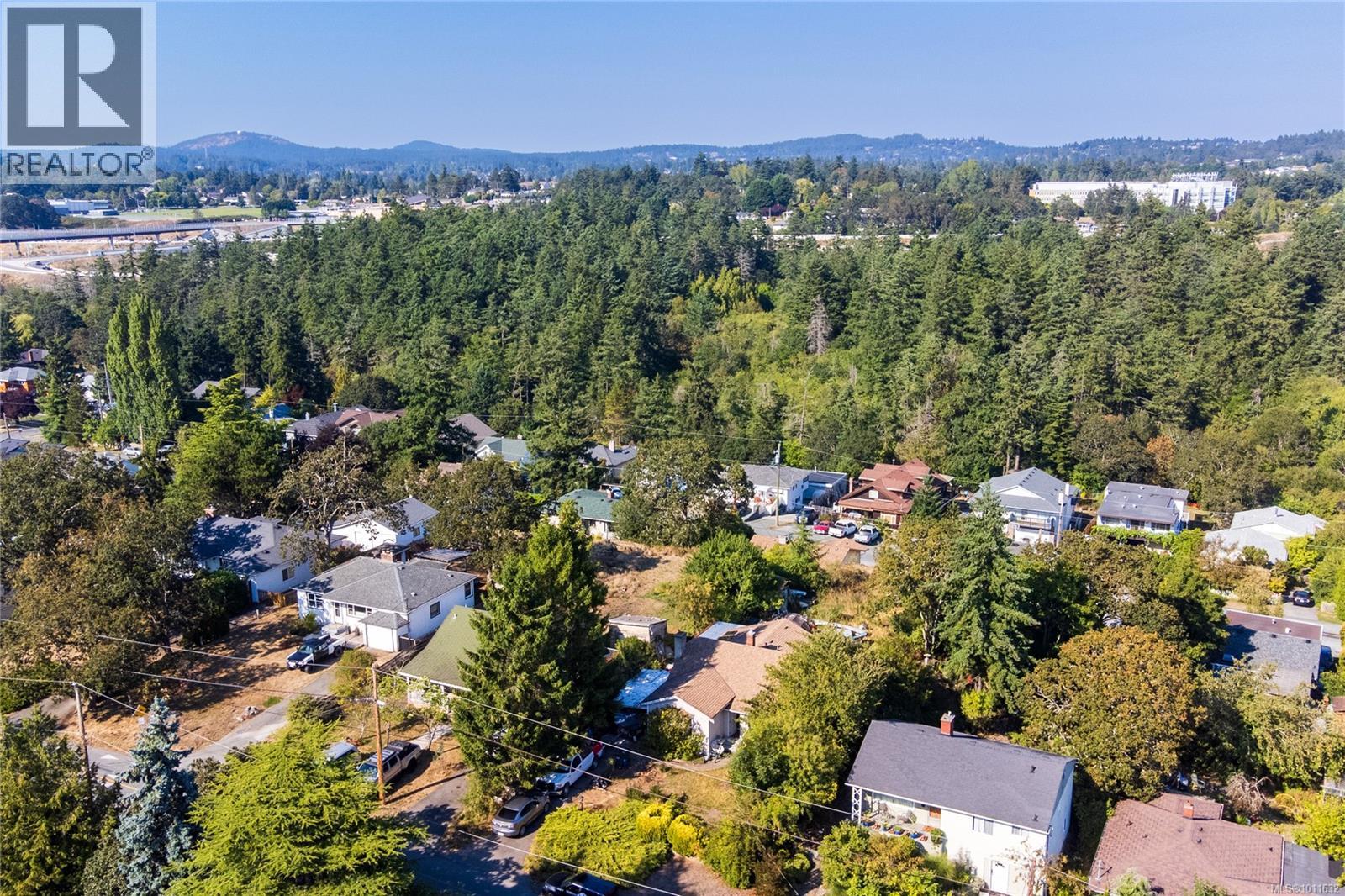Photo 1 of 508 Davida Ave, Saanich BC