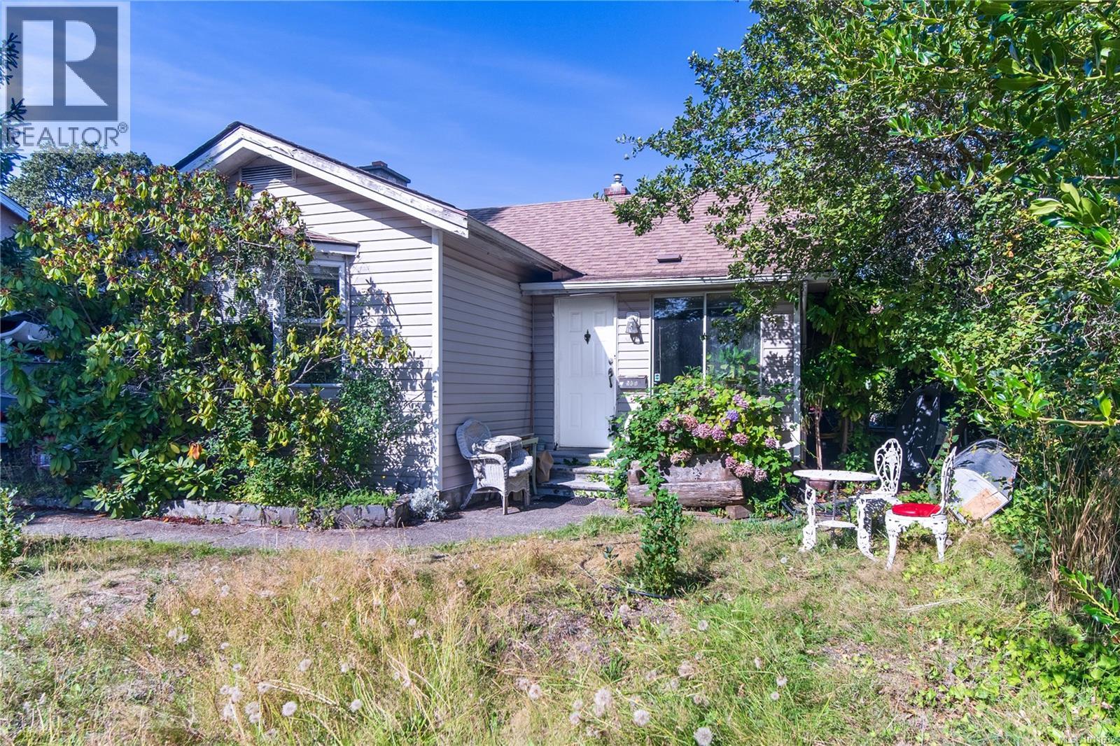 Photo 7 of 508 Davida Ave, Saanich BC