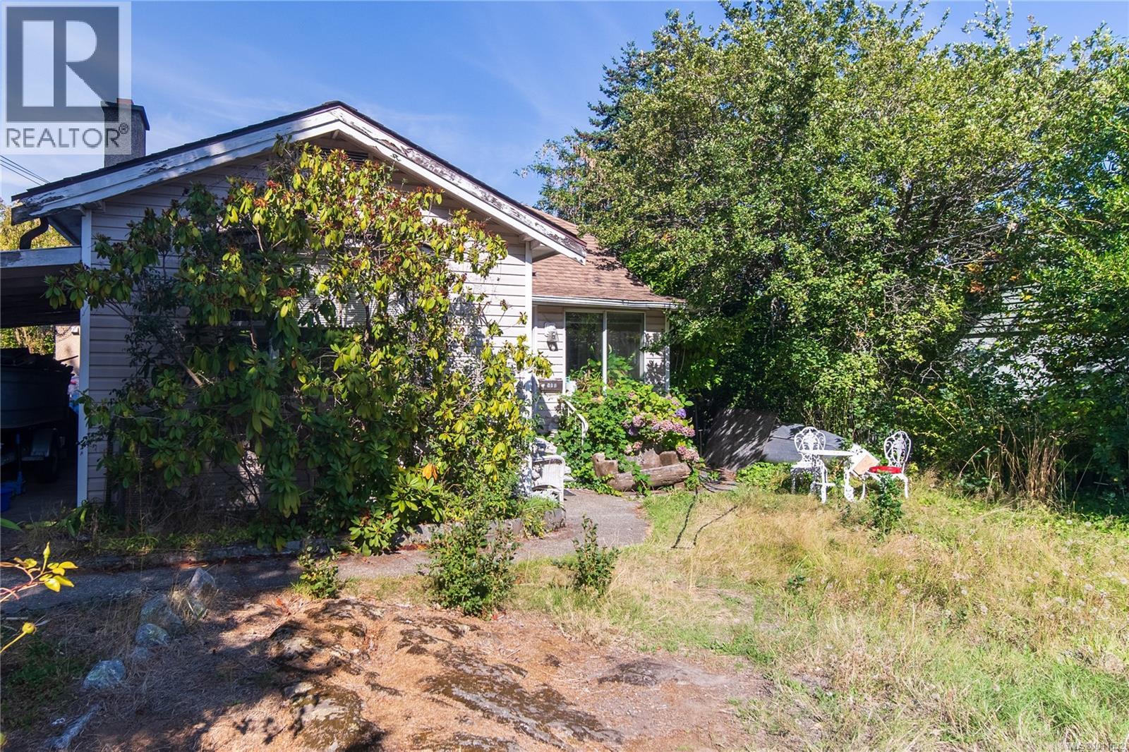 Photo 6 of 508 Davida Ave, Saanich BC