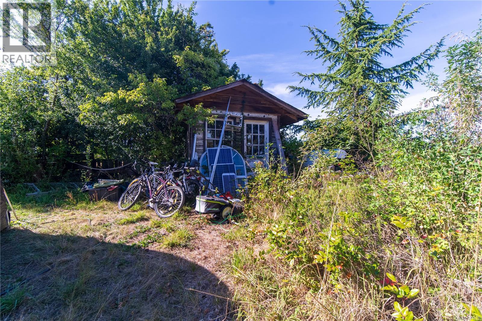 Photo 12 of 508 Davida Ave, Saanich BC