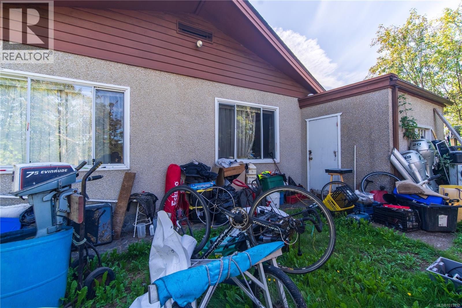 Photo 8 of 508 Davida Ave, Saanich BC