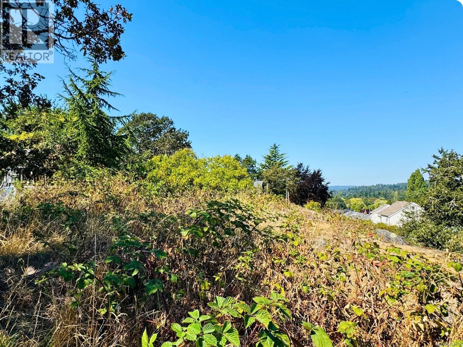 Photo 14 of 508 Davida Ave, Saanich BC