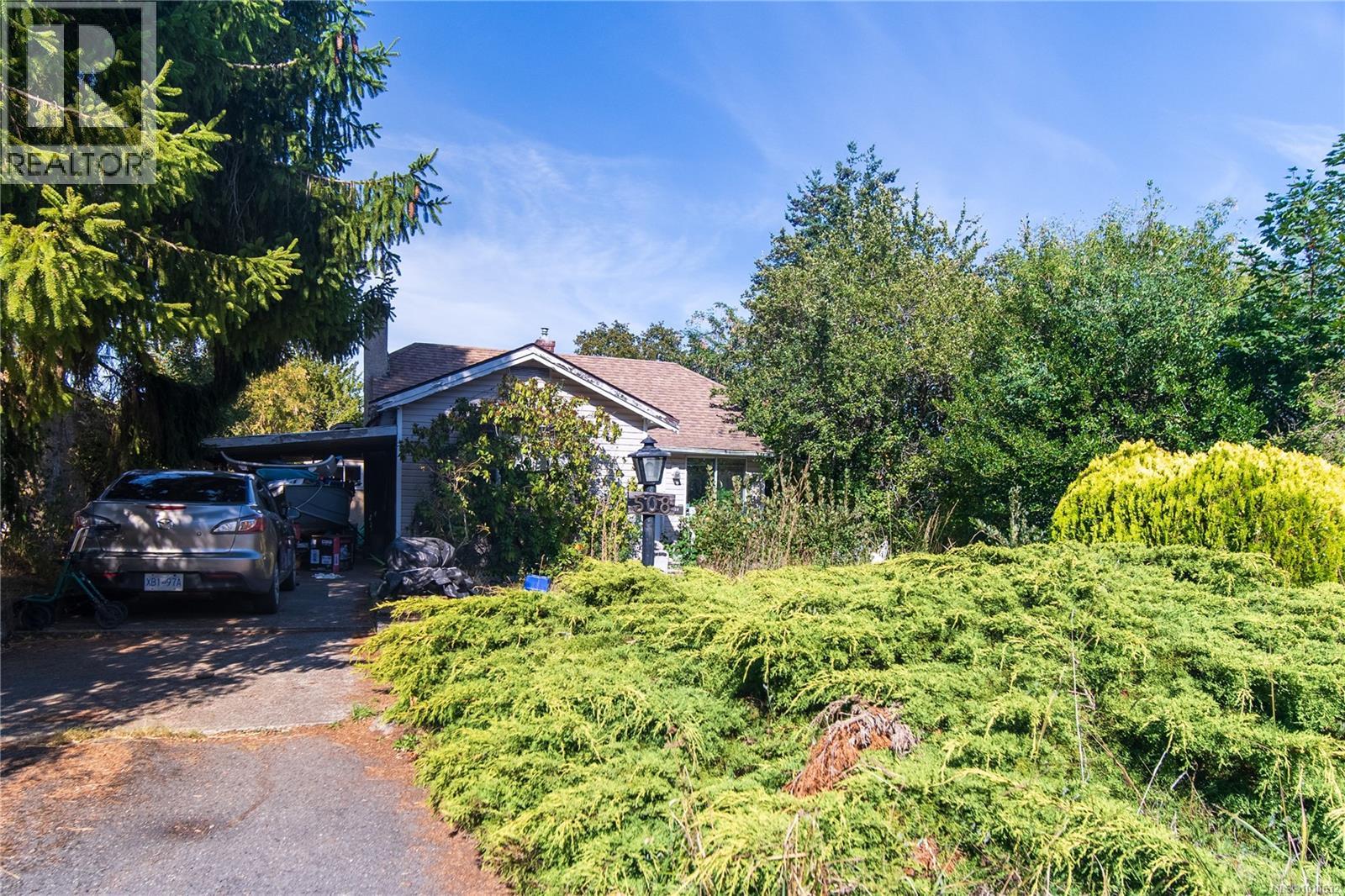 Photo 5 of 508 Davida Ave, Saanich BC