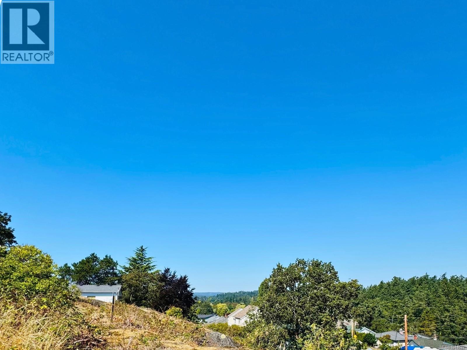 Photo 19 of 508 Davida Ave, Saanich BC
