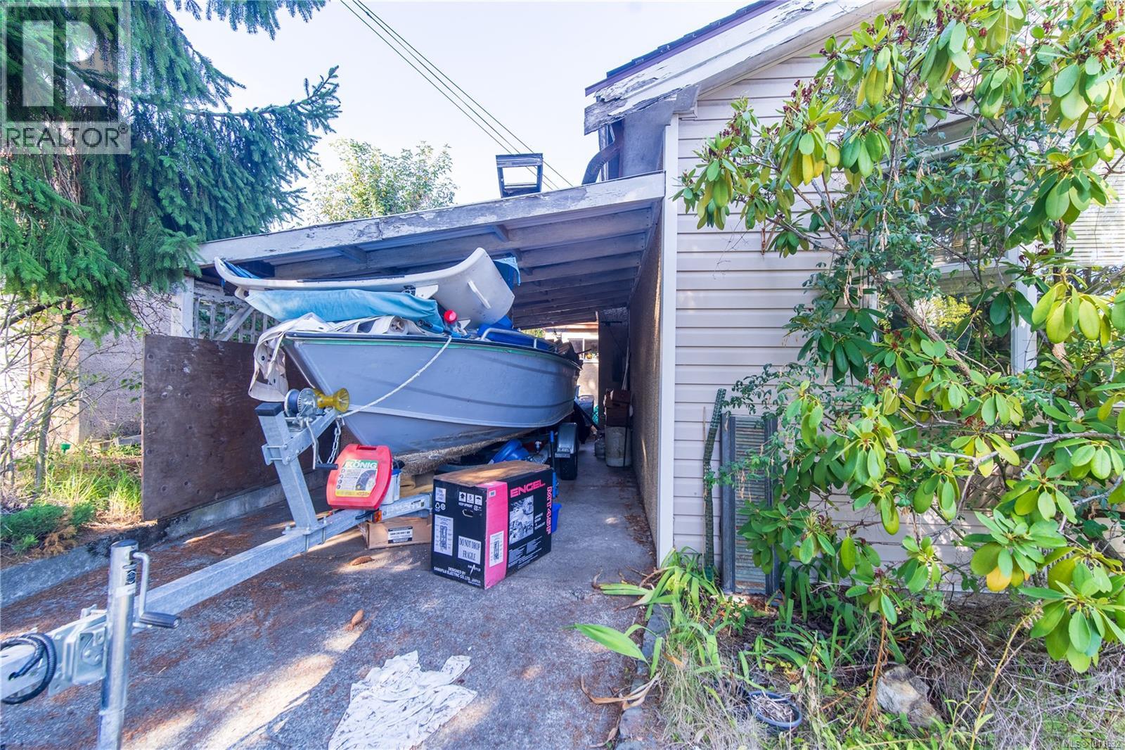 Photo 9 of 508 Davida Ave, Saanich BC