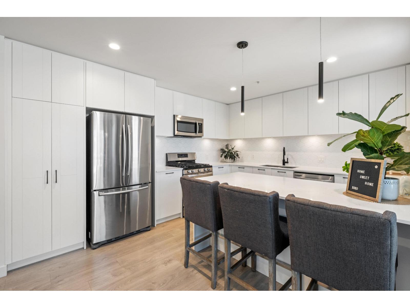 Photo 11 of A 603 20018 83 A Avenue, Langley BC