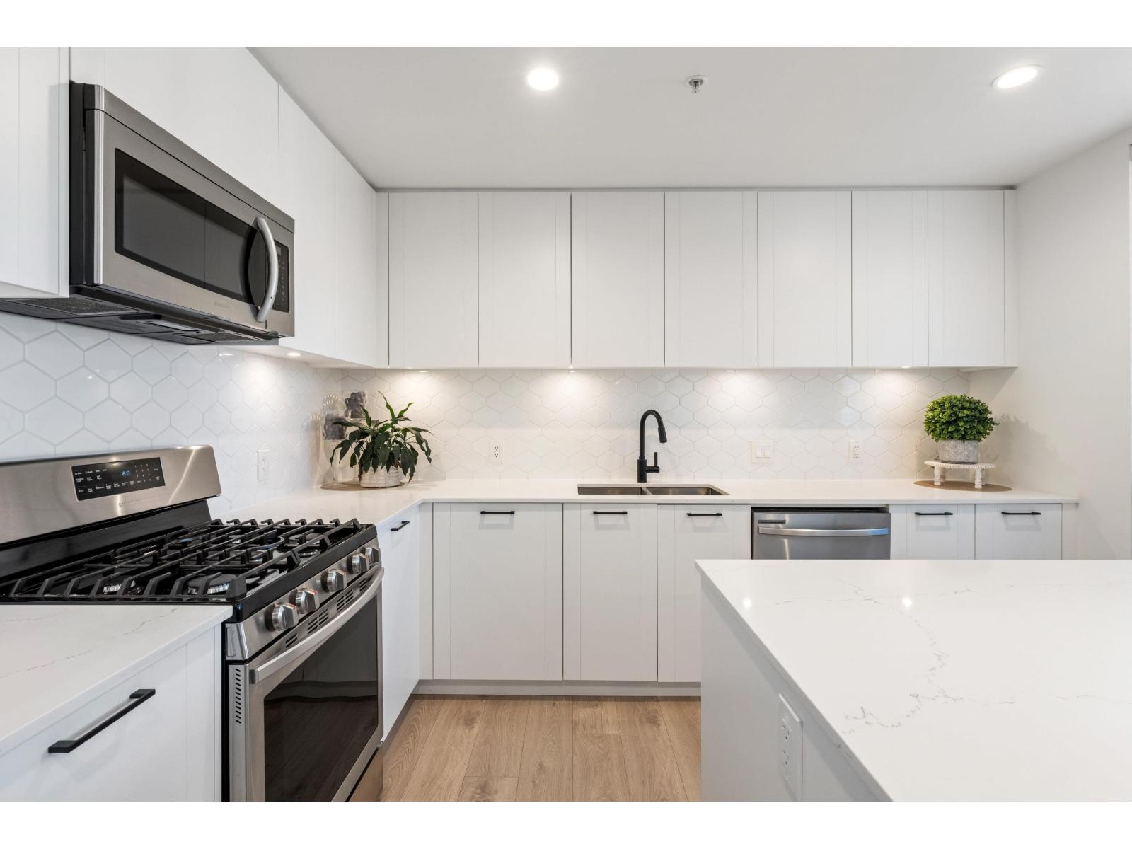 Photo 10 of A 603 20018 83 A Avenue, Langley BC