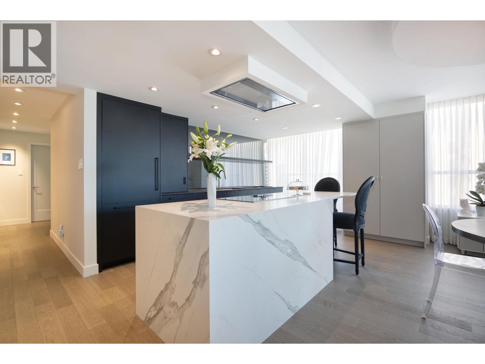 Photo 1 of 1001 717 Jervis Street, Vancouver BC