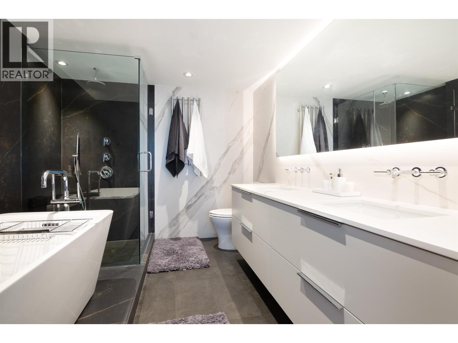 Photo 10 of 1001 717 Jervis Street, Vancouver BC