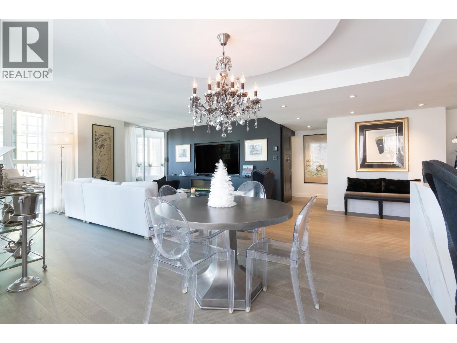 Photo 4 of 1001 717 Jervis Street, Vancouver BC