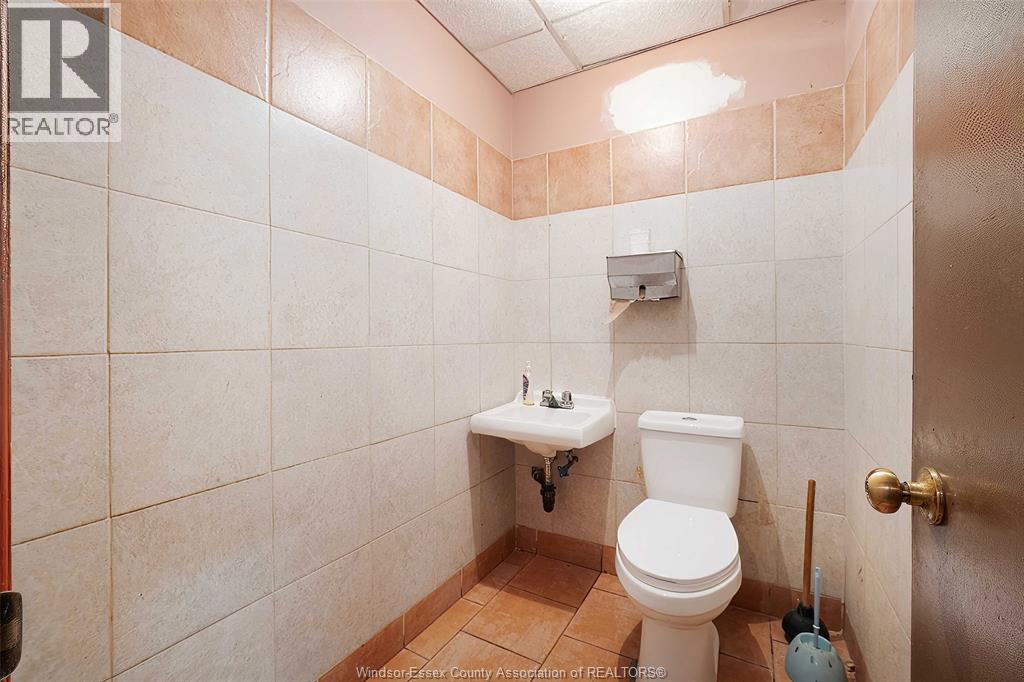 Photo 17 of 1705 Wyandotte Street West, Windsor ON