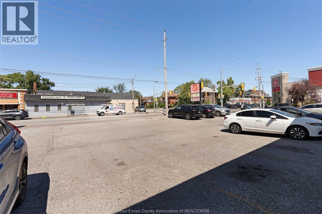 Photo 7 of 1705 Wyandotte Street West, Windsor ON