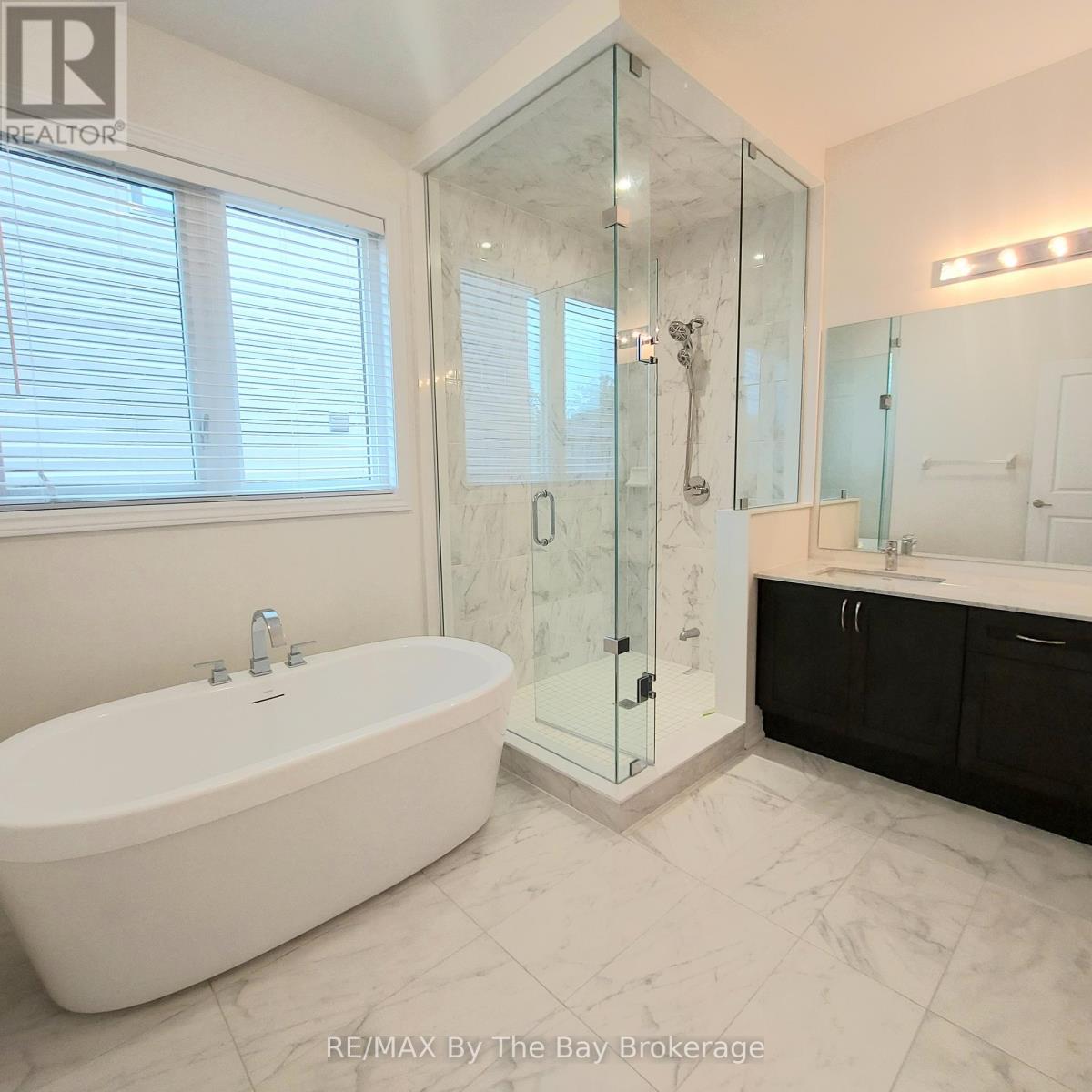 Photo 11 of Upper 92 Berkely Street, Wasaga Beach ON