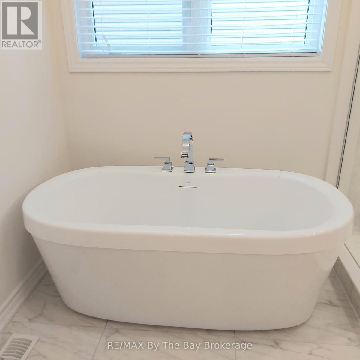 Photo 12 of Upper 92 Berkely Street, Wasaga Beach ON