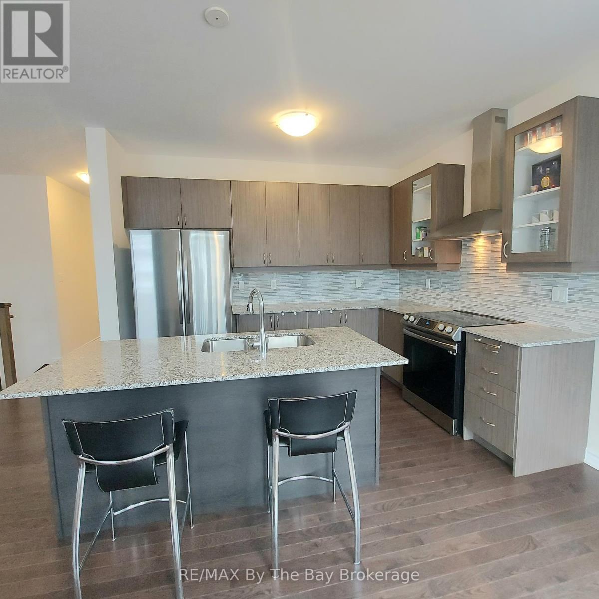 Photo 25 of Upper 92 Berkely Street, Wasaga Beach ON