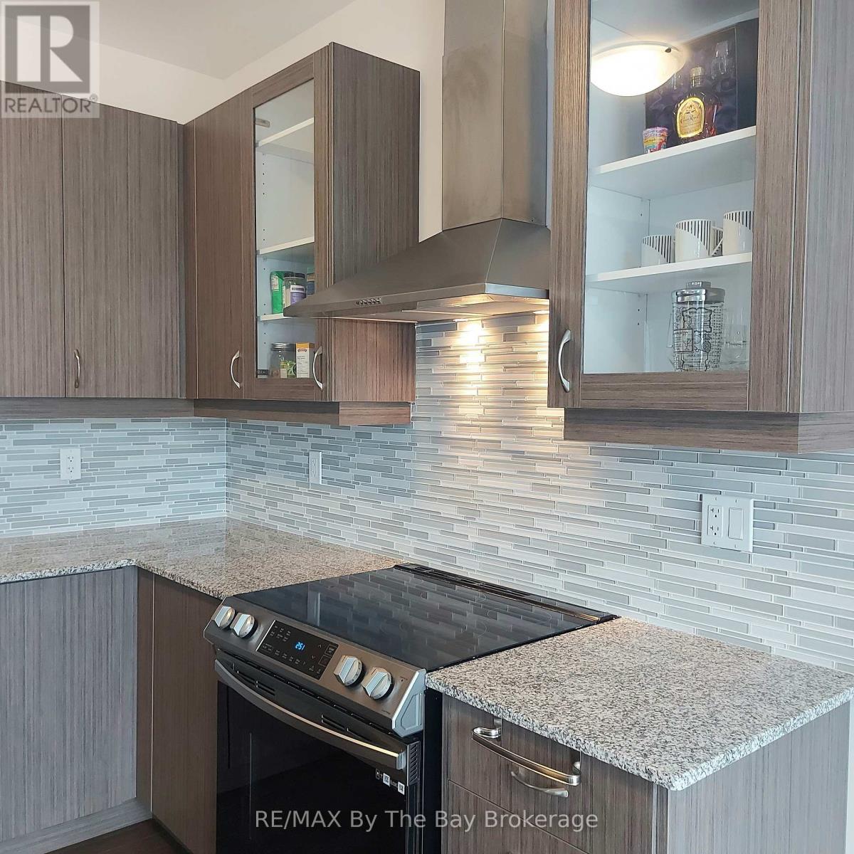 Photo 26 of Upper 92 Berkely Street, Wasaga Beach ON