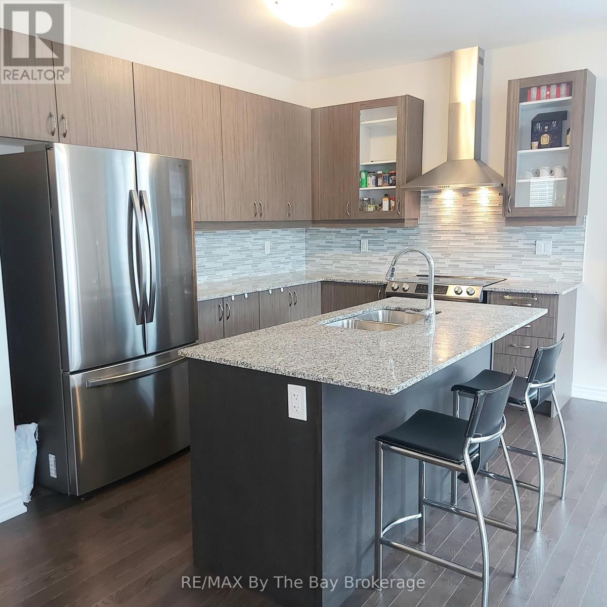 Photo 27 of Upper 92 Berkely Street, Wasaga Beach ON