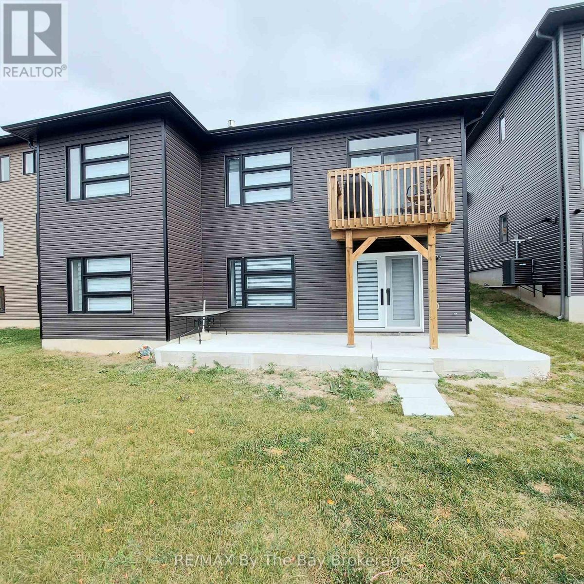 Photo 38 of Upper 92 Berkely Street, Wasaga Beach ON