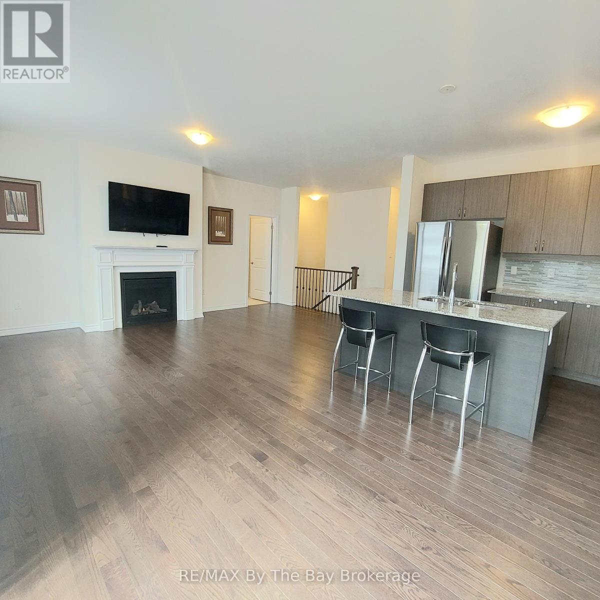 Photo 8 of Upper 92 Berkely Street, Wasaga Beach ON