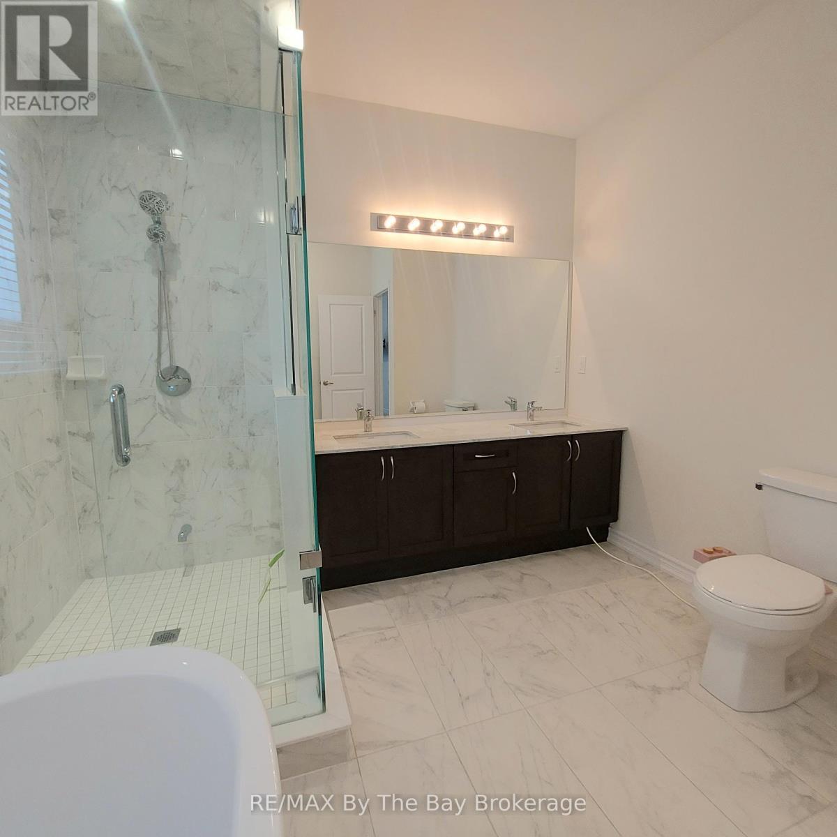 Photo 9 of Upper 92 Berkely Street, Wasaga Beach ON