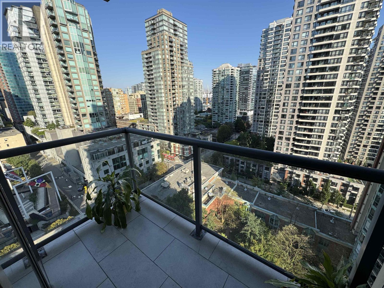 Photo 10 of 1503 928 Richards Street, Vancouver BC