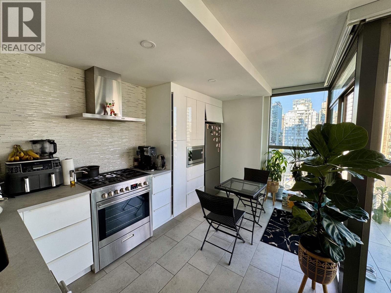 Photo 2 of 1503 928 Richards Street, Vancouver BC