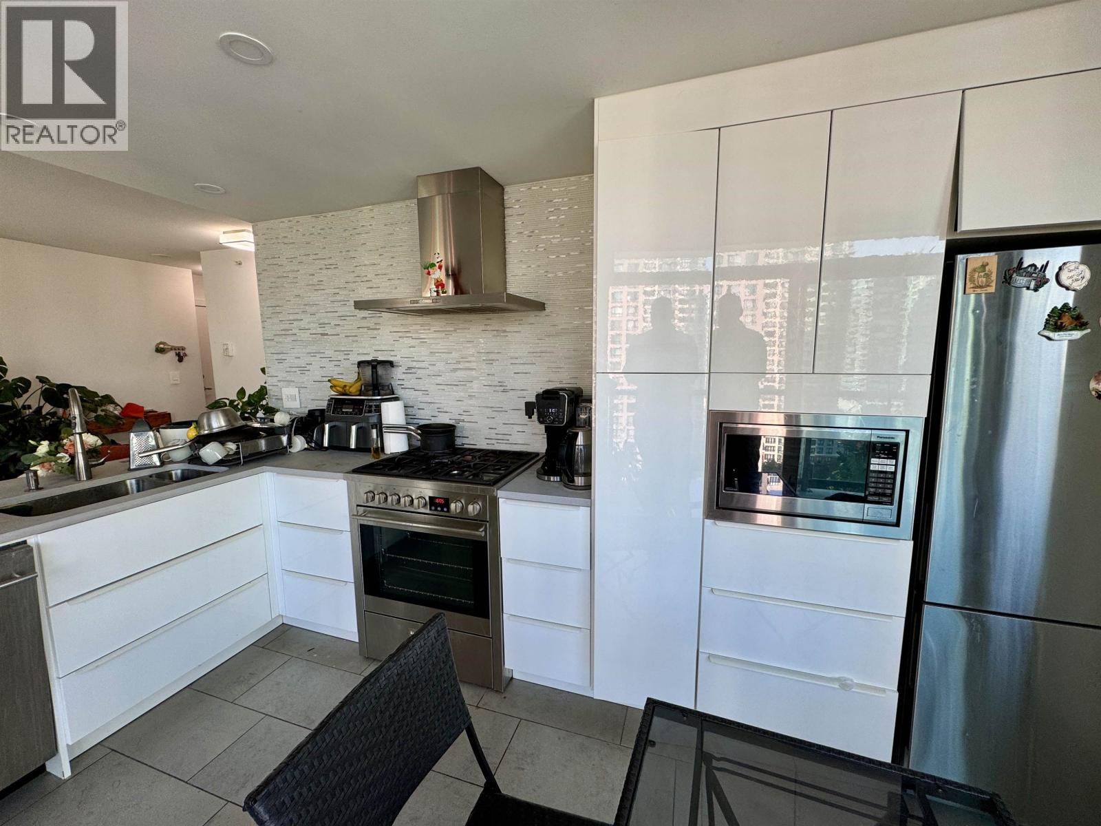 Photo 3 of 1503 928 Richards Street, Vancouver BC