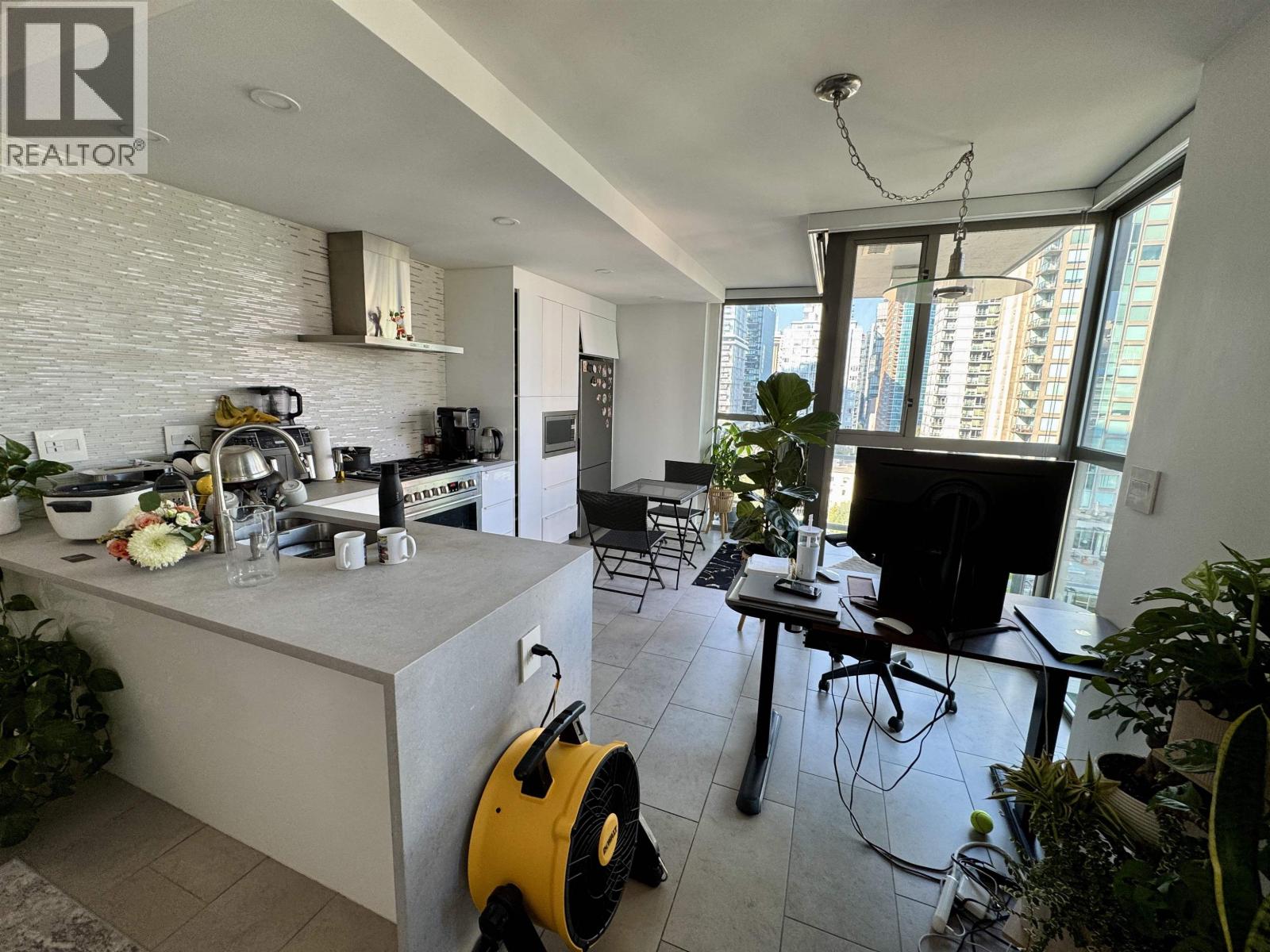 Photo 4 of 1503 928 Richards Street, Vancouver BC