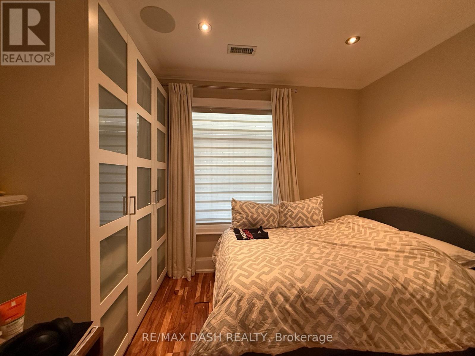 Photo 10 of Main 8 Beatrice Street, Toronto ON