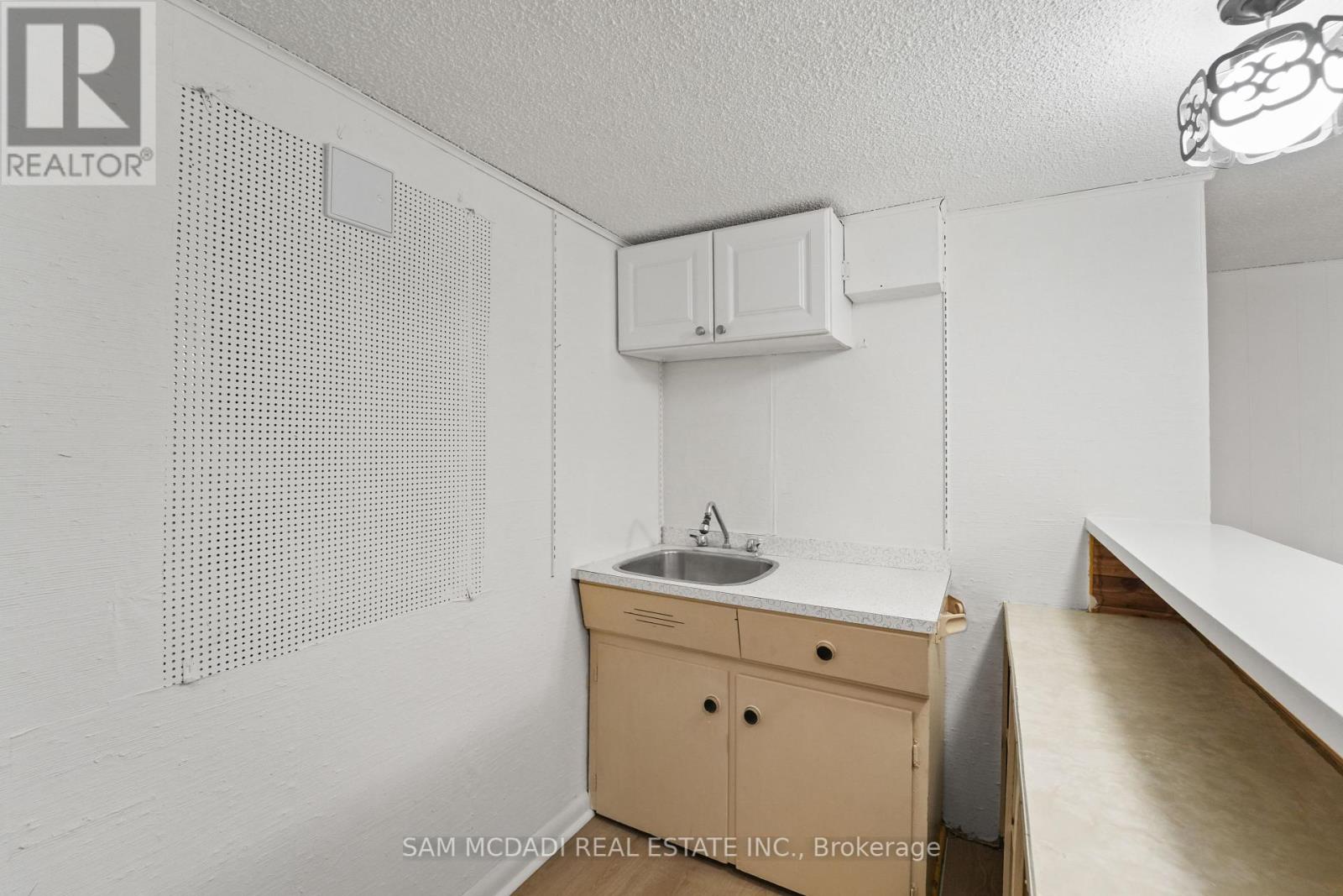 Photo 9 of 60 Greenfield Drive, Toronto ON