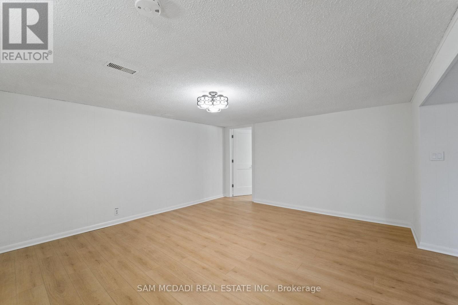 Photo 3 of 60 Greenfield Drive, Toronto ON