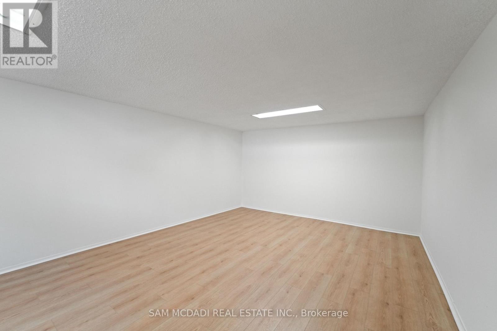 Photo 14 of 60 Greenfield Drive, Toronto ON