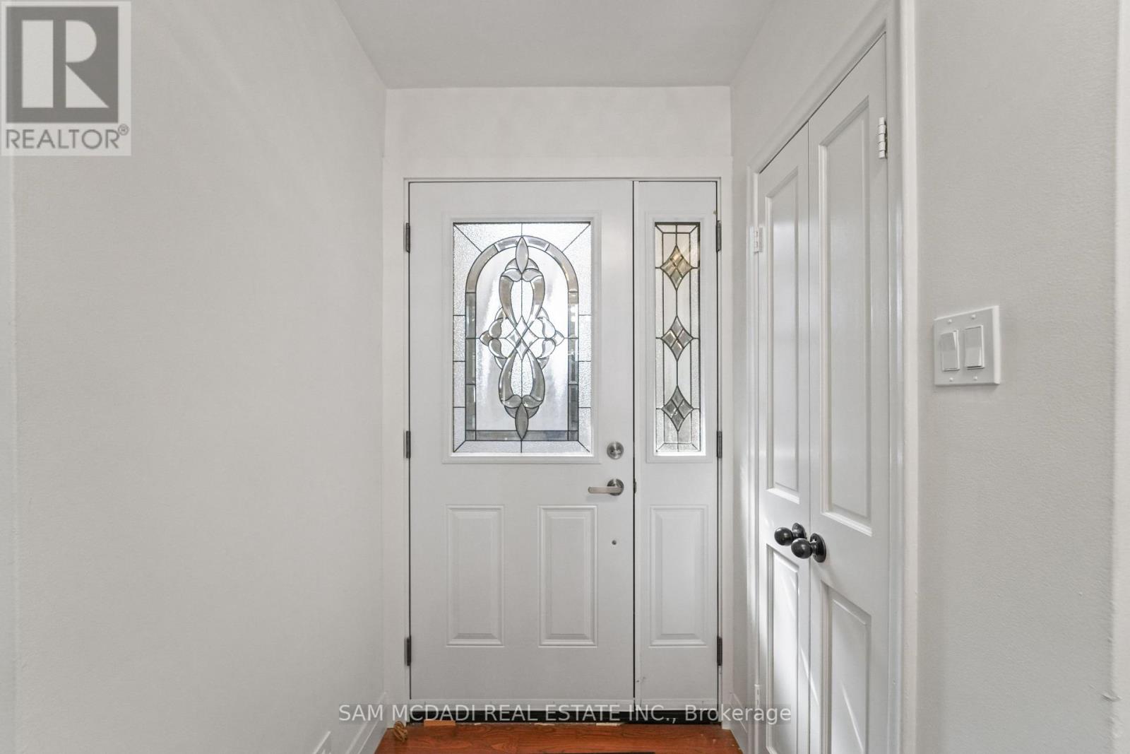 Photo 8 of 60 Greenfield Drive, Toronto ON