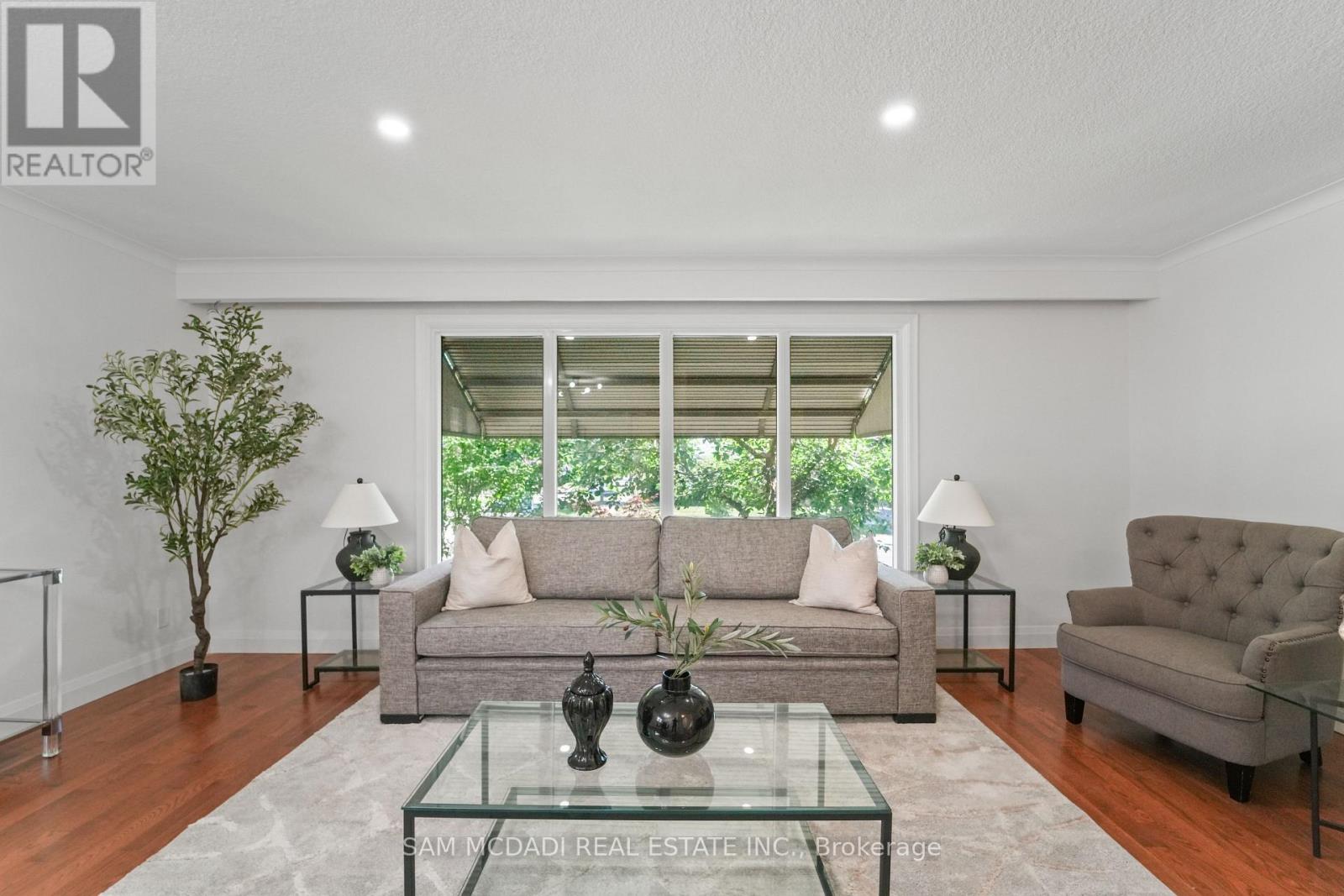 Photo 10 of 60 Greenfield Drive, Toronto ON