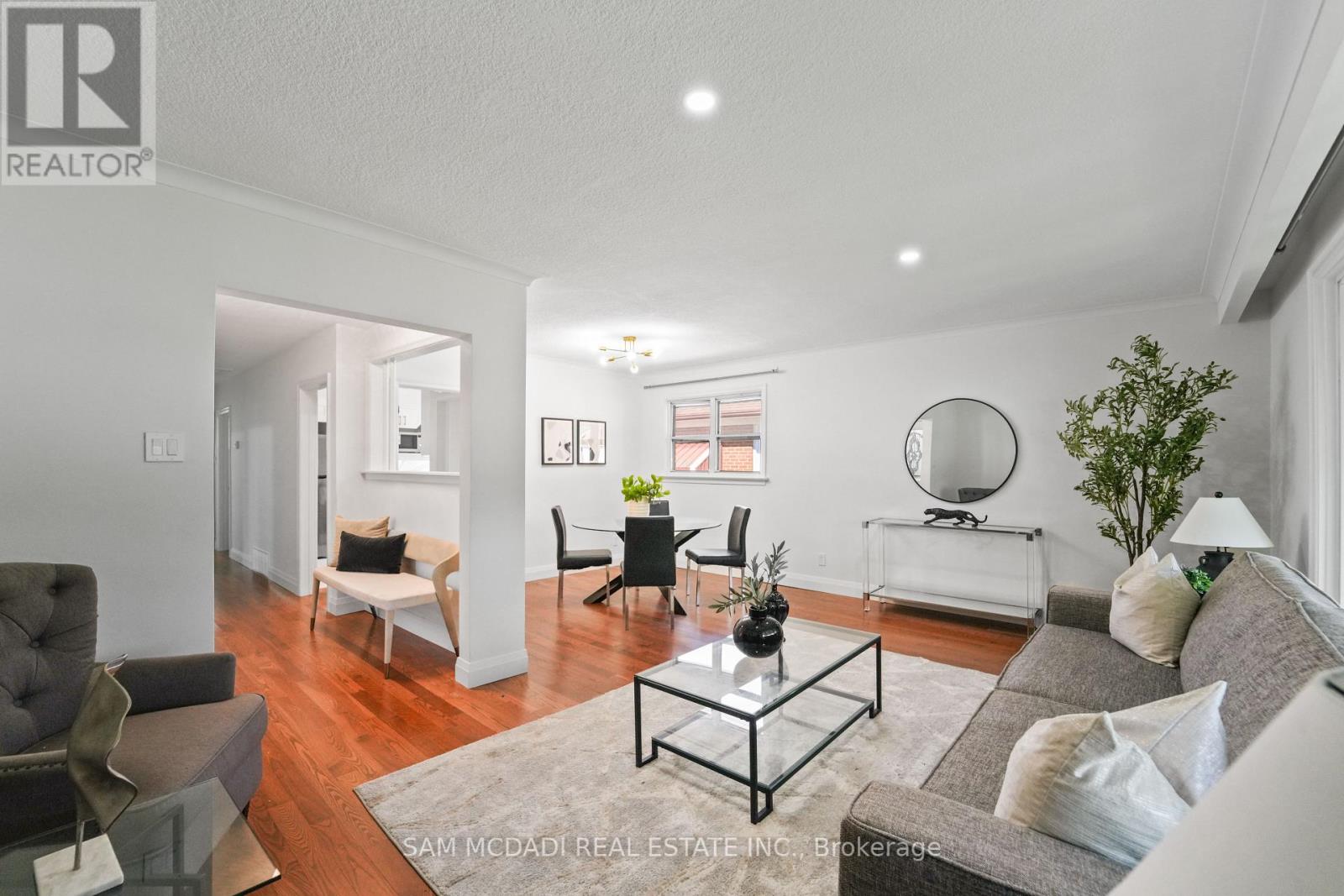 Photo 24 of 60 Greenfield Drive, Toronto ON