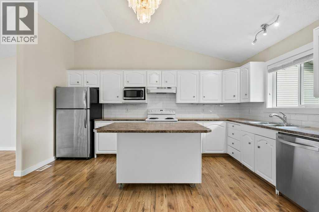 Photo 8 of 1218 Grey Avenue, Crossfield AB