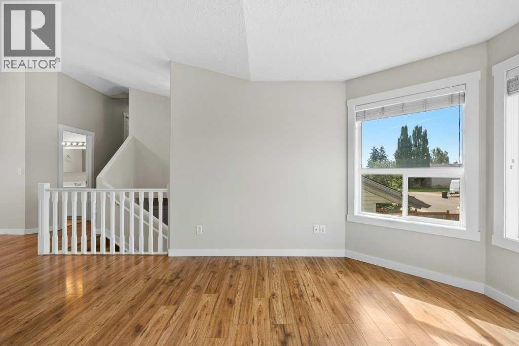 Photo 5 of 1218 Grey Avenue, Crossfield AB