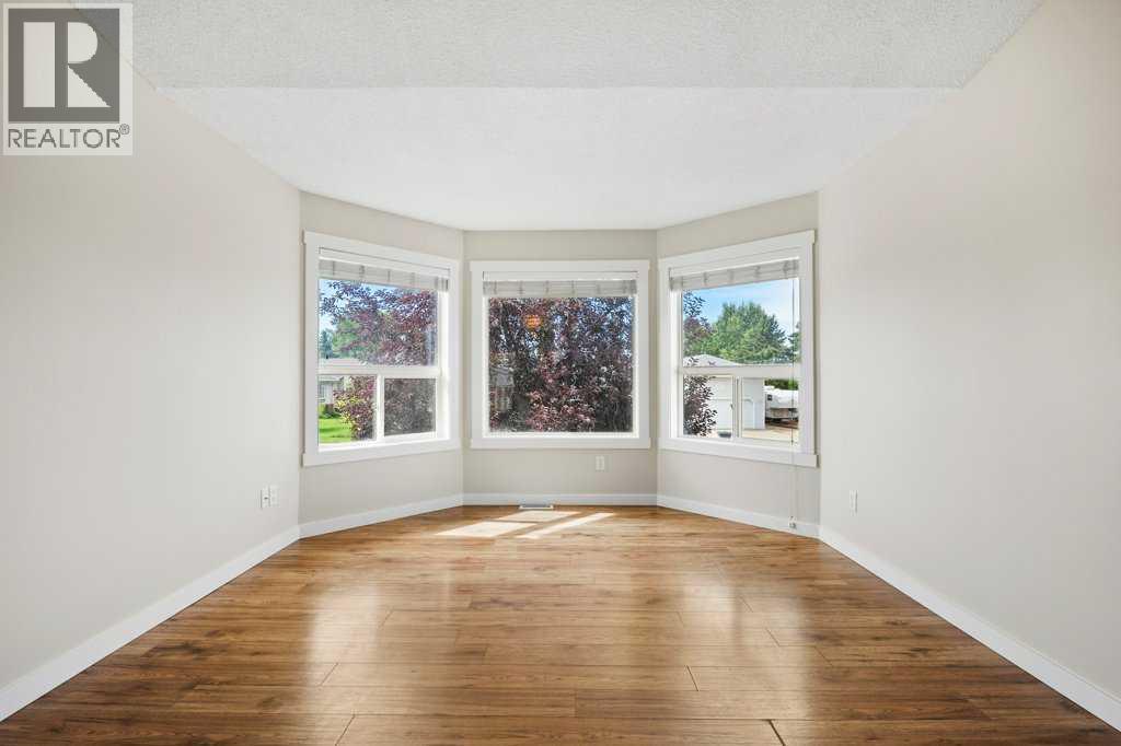Photo 4 of 1218 Grey Avenue, Crossfield AB