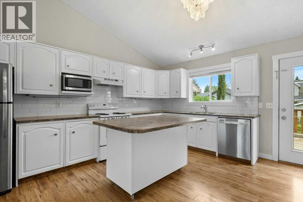 Photo 7 of 1218 Grey Avenue, Crossfield AB