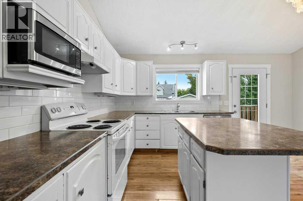 Photo 9 of 1218 Grey Avenue, Crossfield AB