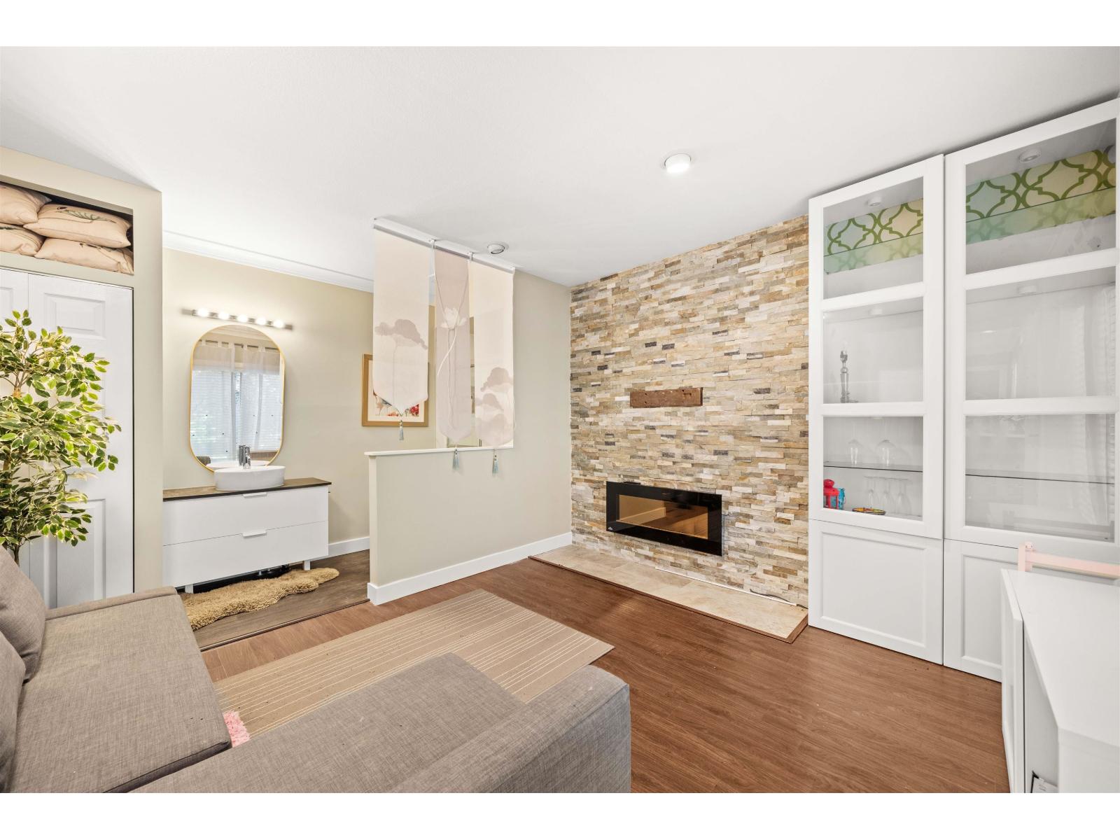 Photo 9 of 21558 86 A Crescent, Langley BC