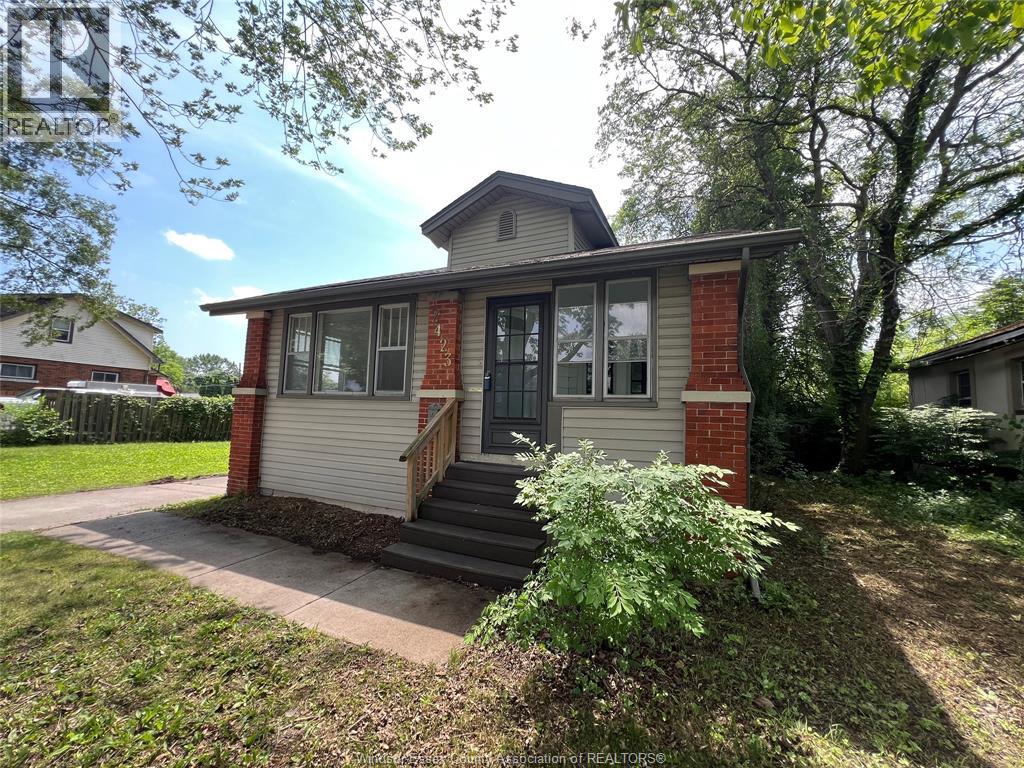 Photo 2 of 2423 Princess Avenue, Windsor ON