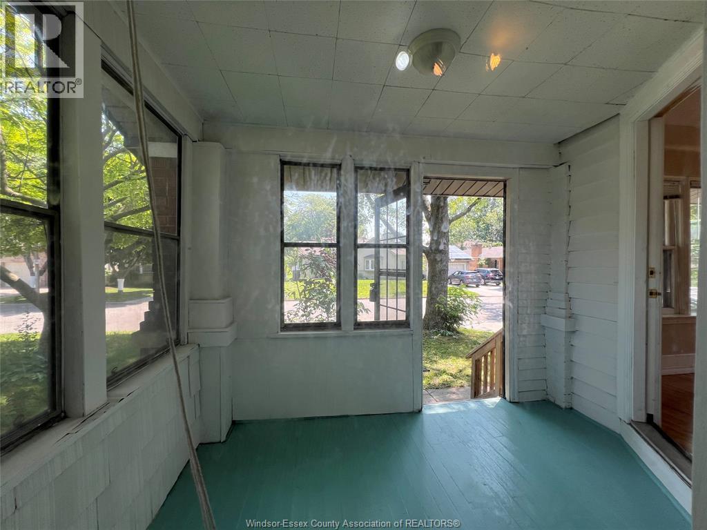 Photo 4 of 2423 Princess Avenue, Windsor ON