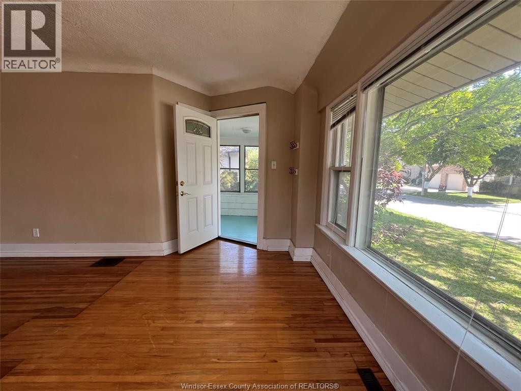 Photo 5 of 2423 Princess Avenue, Windsor ON