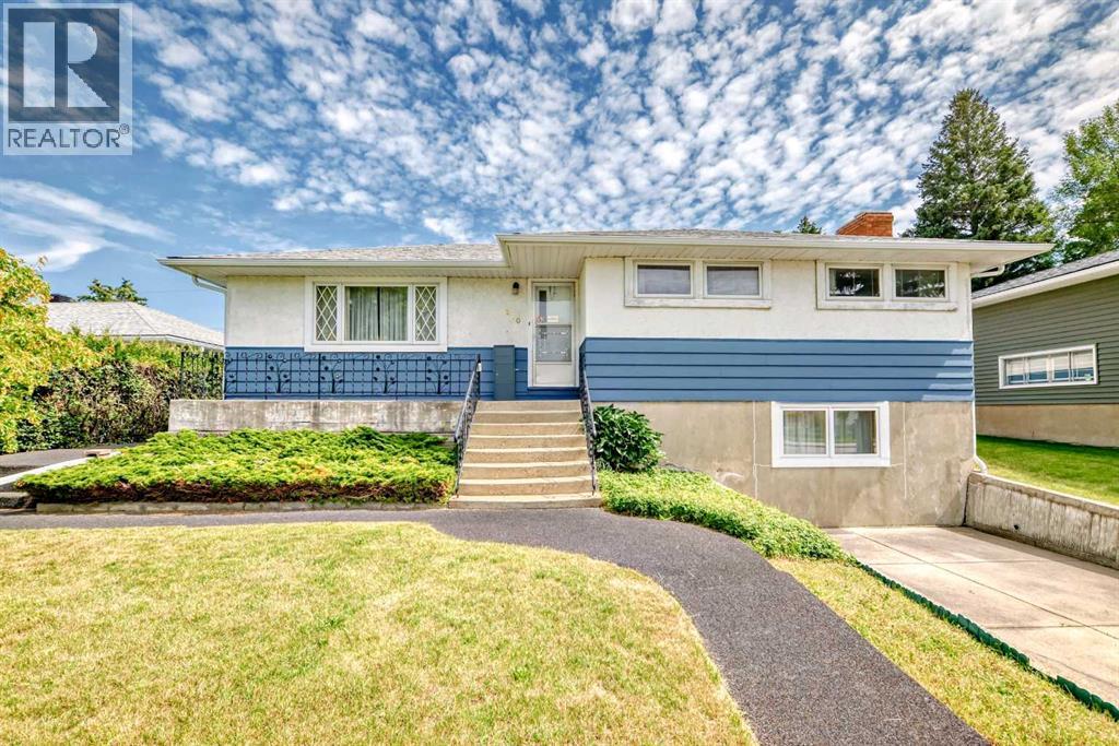 Photo 1 of 220 Cardiff Drive Nw, Calgary AB