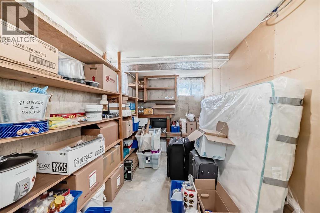 Photo 33 of 220 Cardiff Drive Nw, Calgary AB